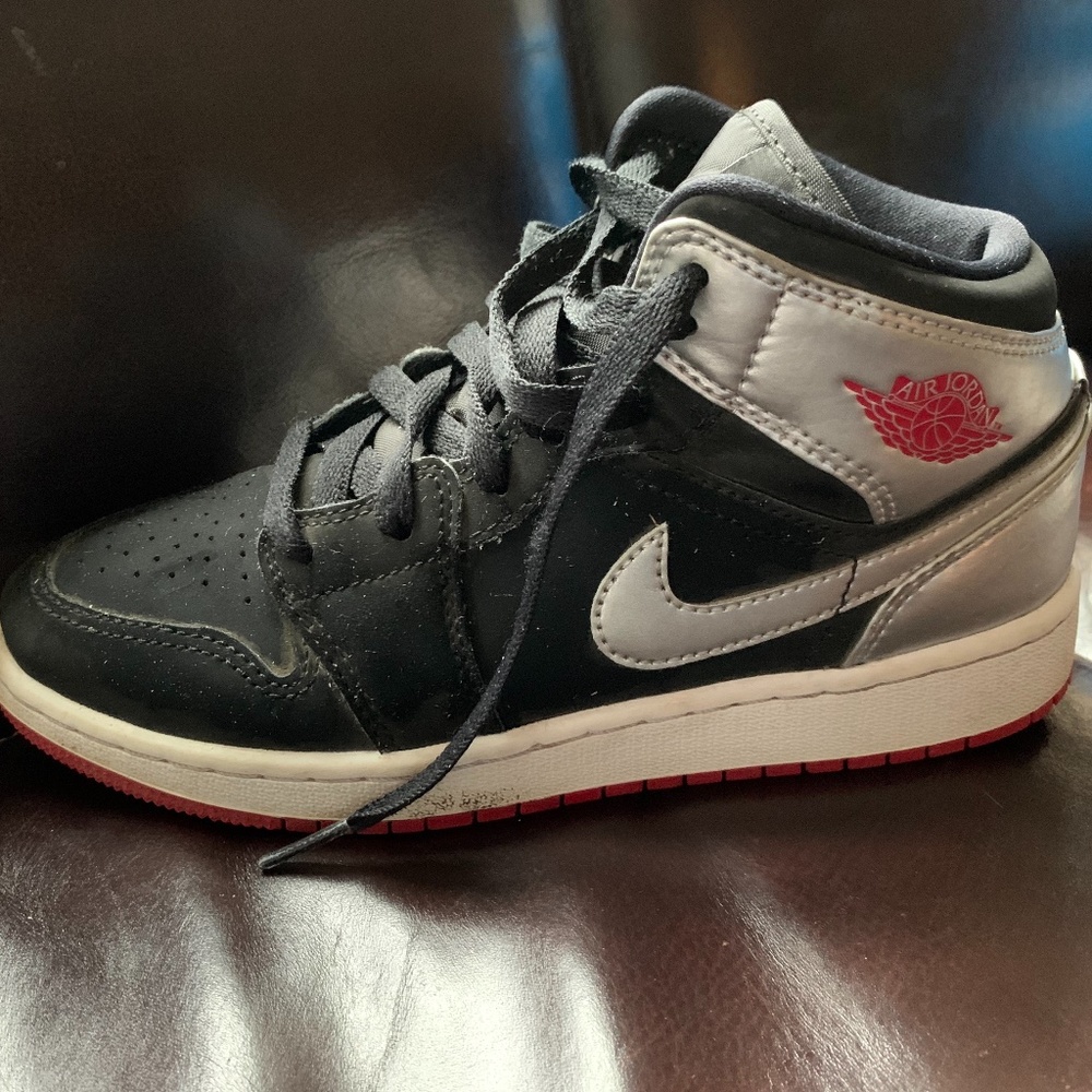 Nike Air Jordan 1 Mid GS Johnny Kilroy 554725-057 Boys Black Suede Sneakers